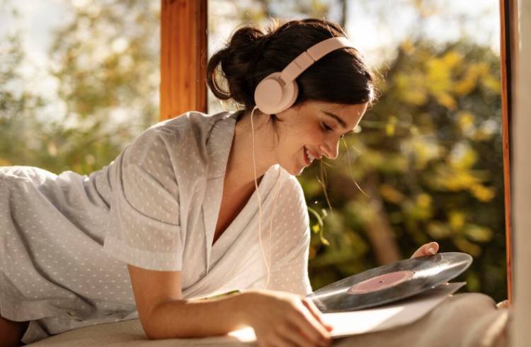 Chill Indie Albums to Listen To The Ultimate Cozy Playlist Guide